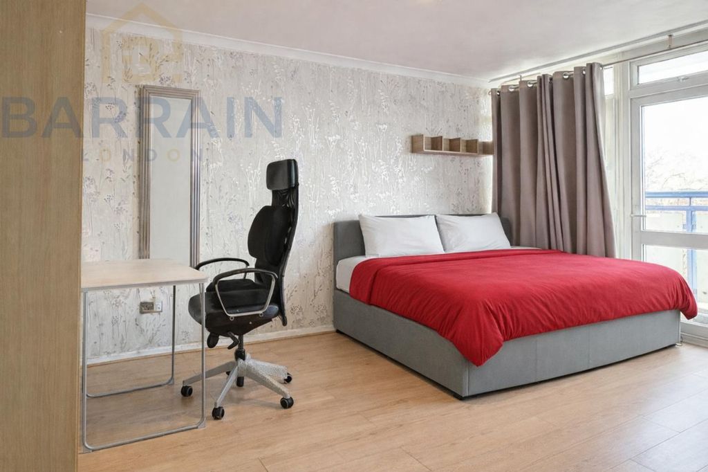 Property photo 3 of 9 Canning Town, E16, 2 Bedroom Flat For Sale By Barrain London Estate Agency