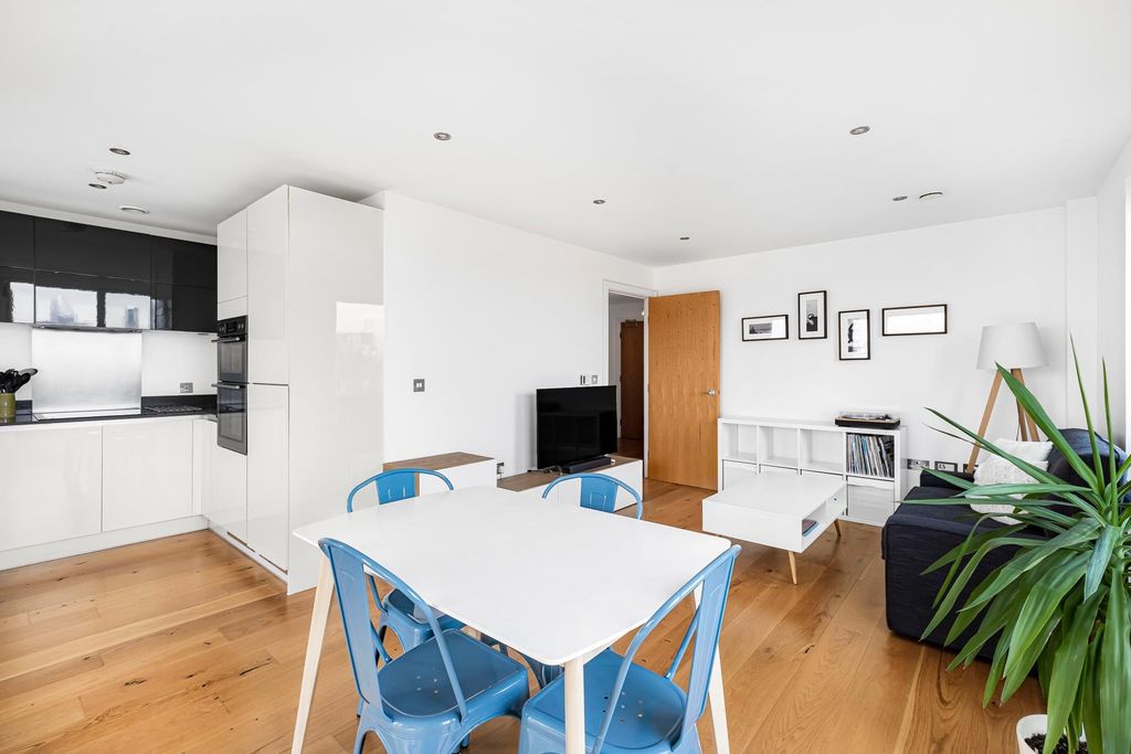 Property photo 2 of 13 Photo 1