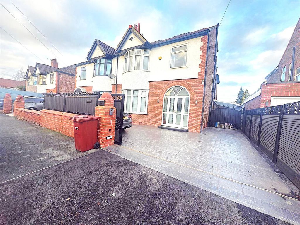 Property photo 2 of 26 Whatsapp Image 2025-12-10 At 15.21.435.Jpeg