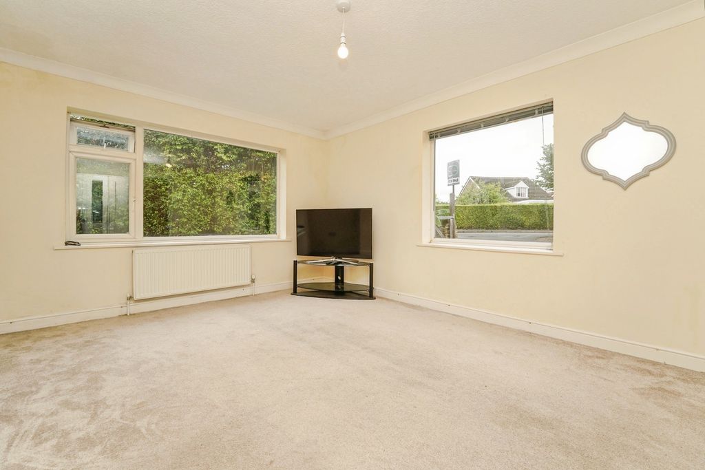 Property photo 3 of 16 Living Room