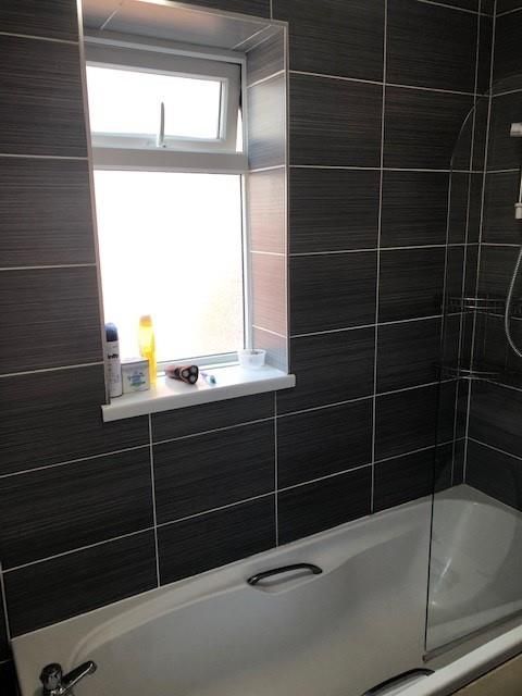 Property photo 3 of 7 47 Walgrave Bathroom.Jpg