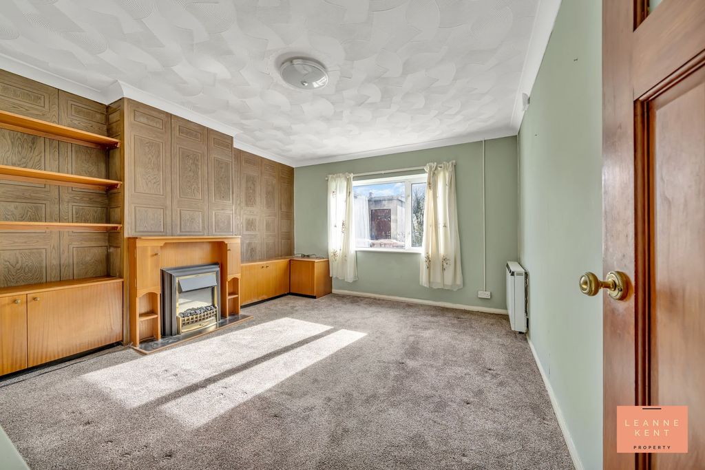 Property photo 2 of 25