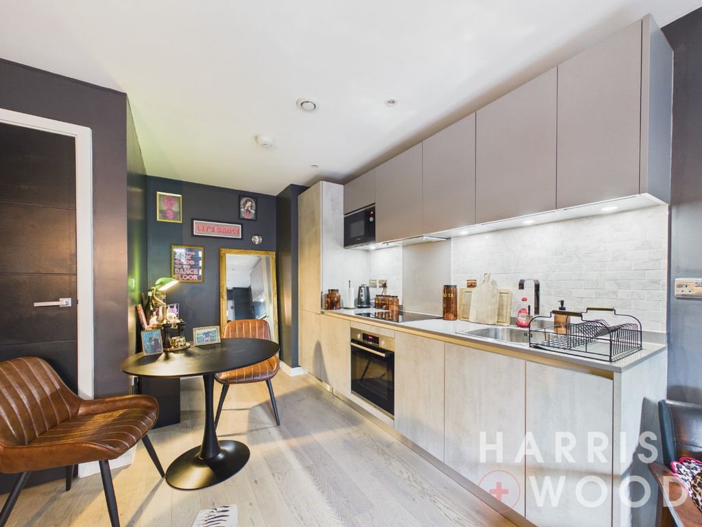 Property photo 2 of 12 5070352