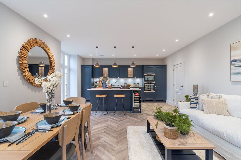 Property photo 1 of 12 Kitchen / Dining