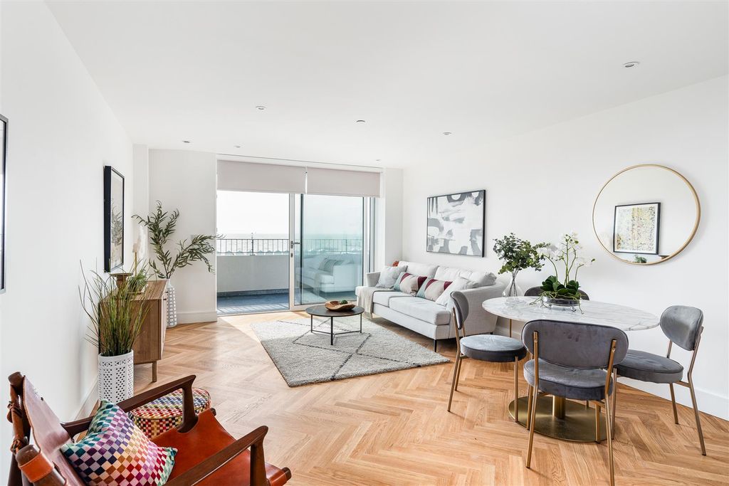 Property photo 3 of 11 Argentum Show Flat 2-66 LIV.Jpg