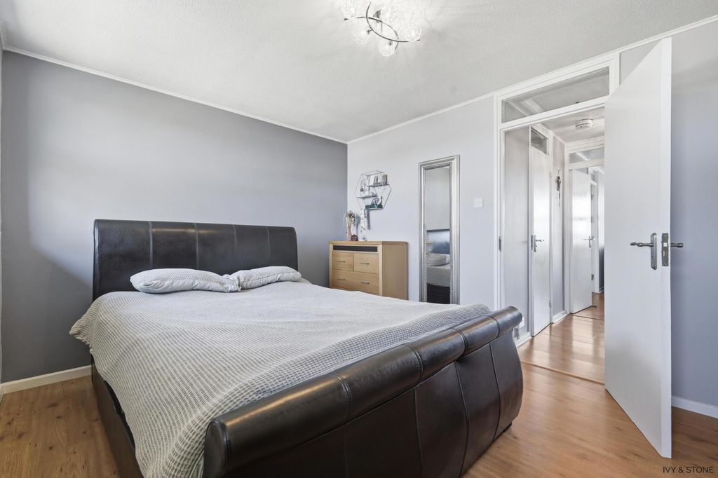 Property photo 3 of 10 5104383