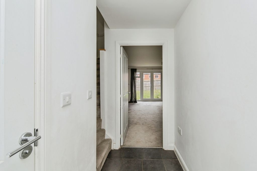 Property photo 2 of 17 Photo