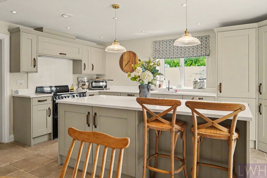 Property photo 3 of 33 Premium Kitchen