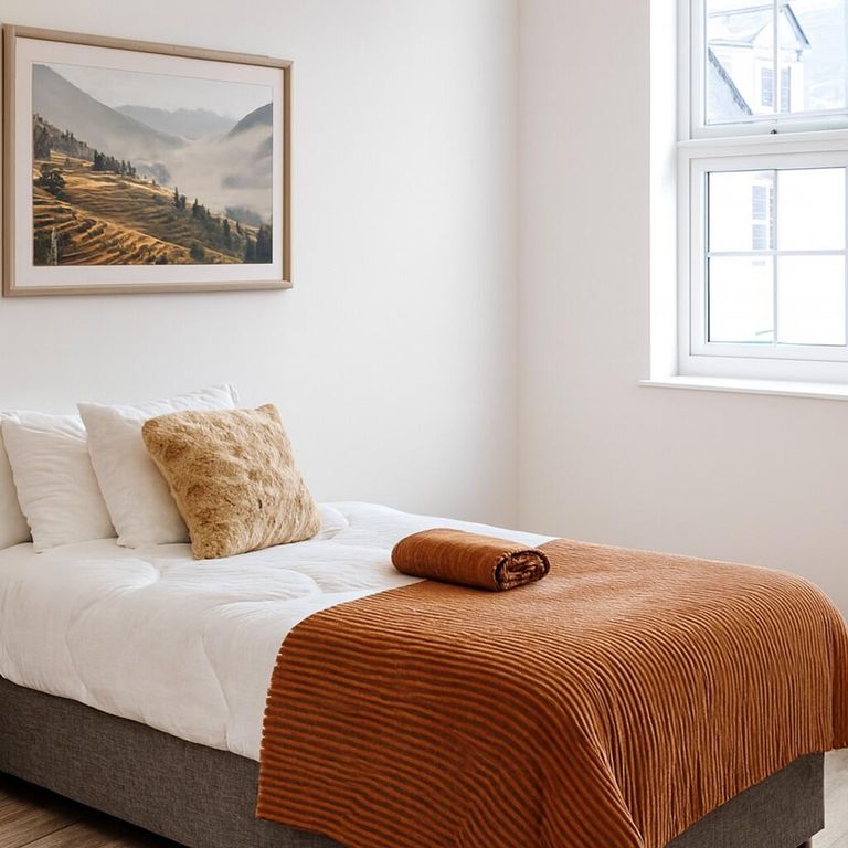 Property photo 1 of 4 Bedroom