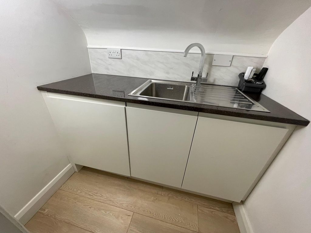 Property photo 3 of 10 Utility Room