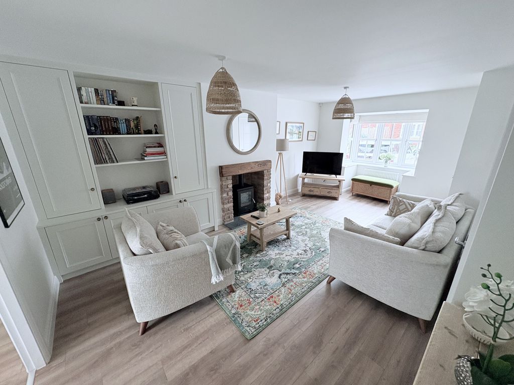 Property photo 2 of 11 Gallery