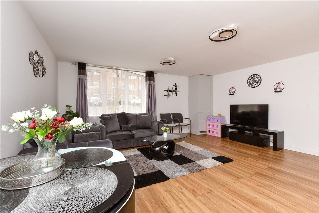 Property photo 3 of 13 Kitchen / Living Room