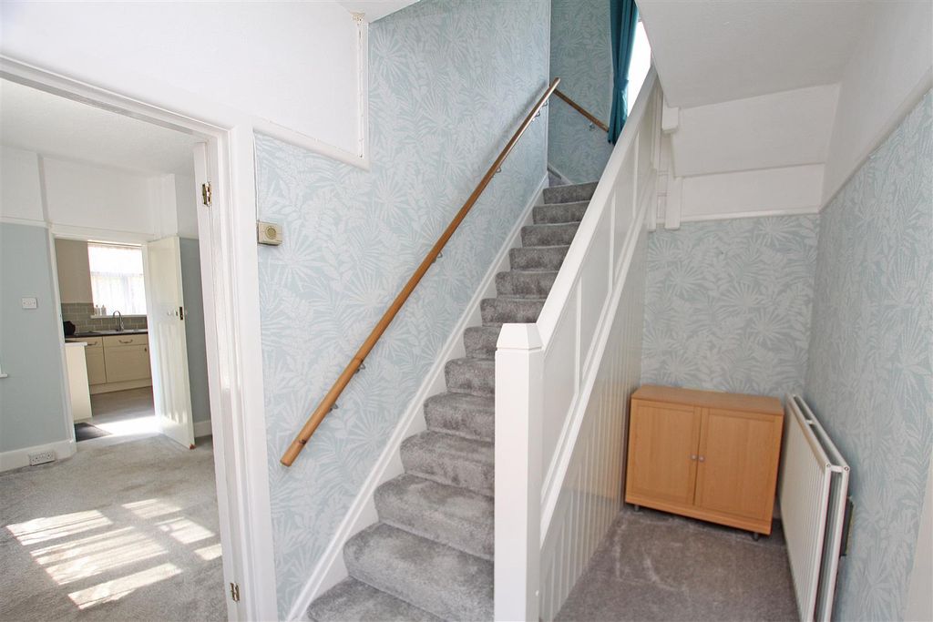 Property photo 2 of 18 Hallway.Jpg