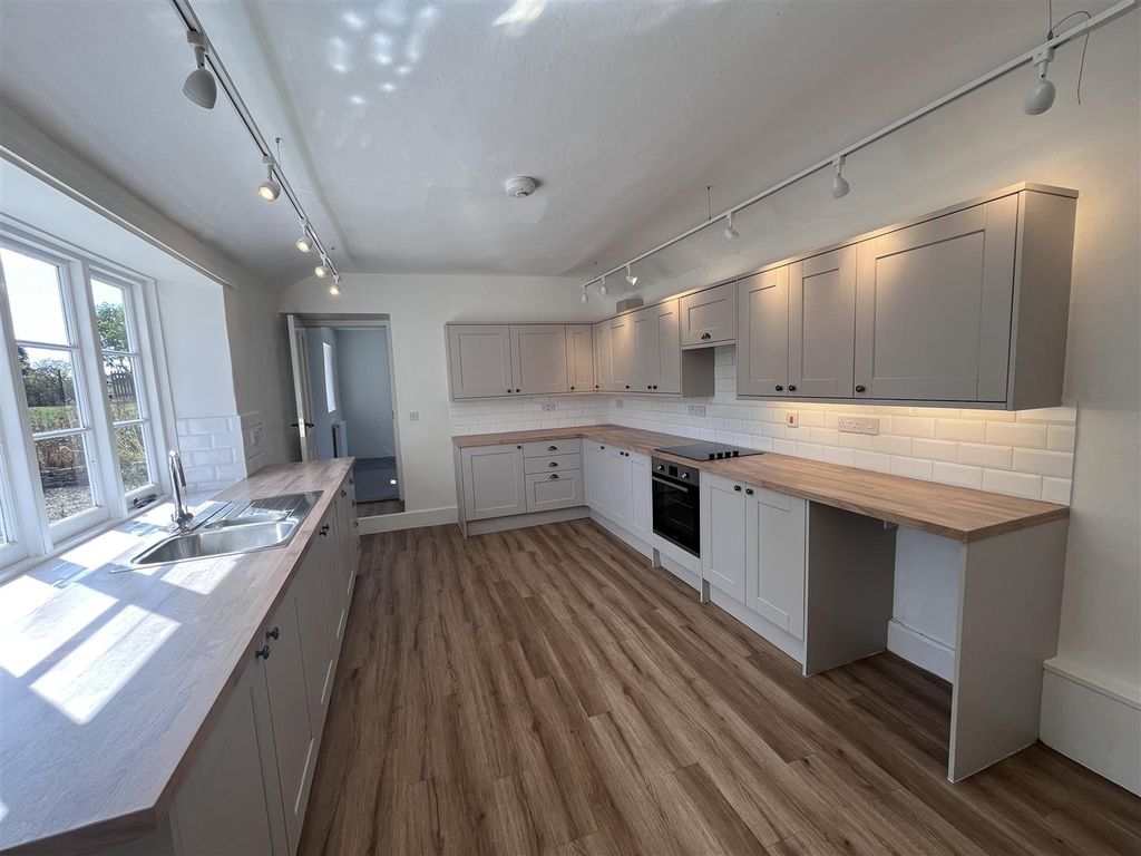 Property photo 2 of 18 Kitchen