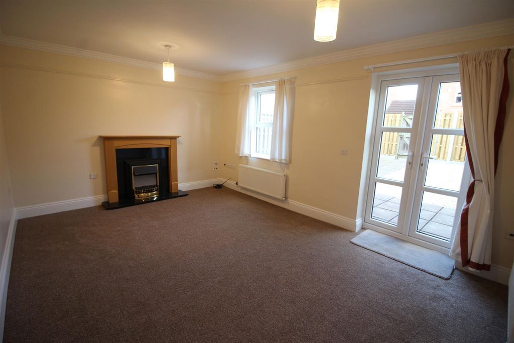 Property photo 3 of 13 Lounge/Dining Room