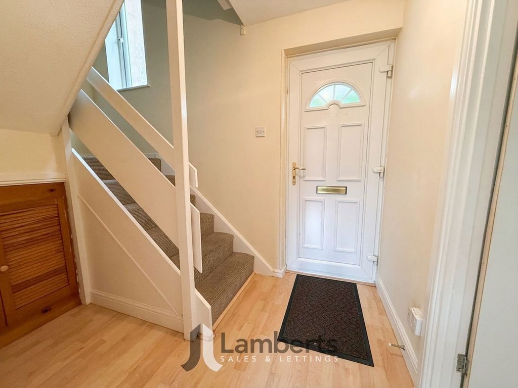 Property photo 3 of 16 Entrance Hall