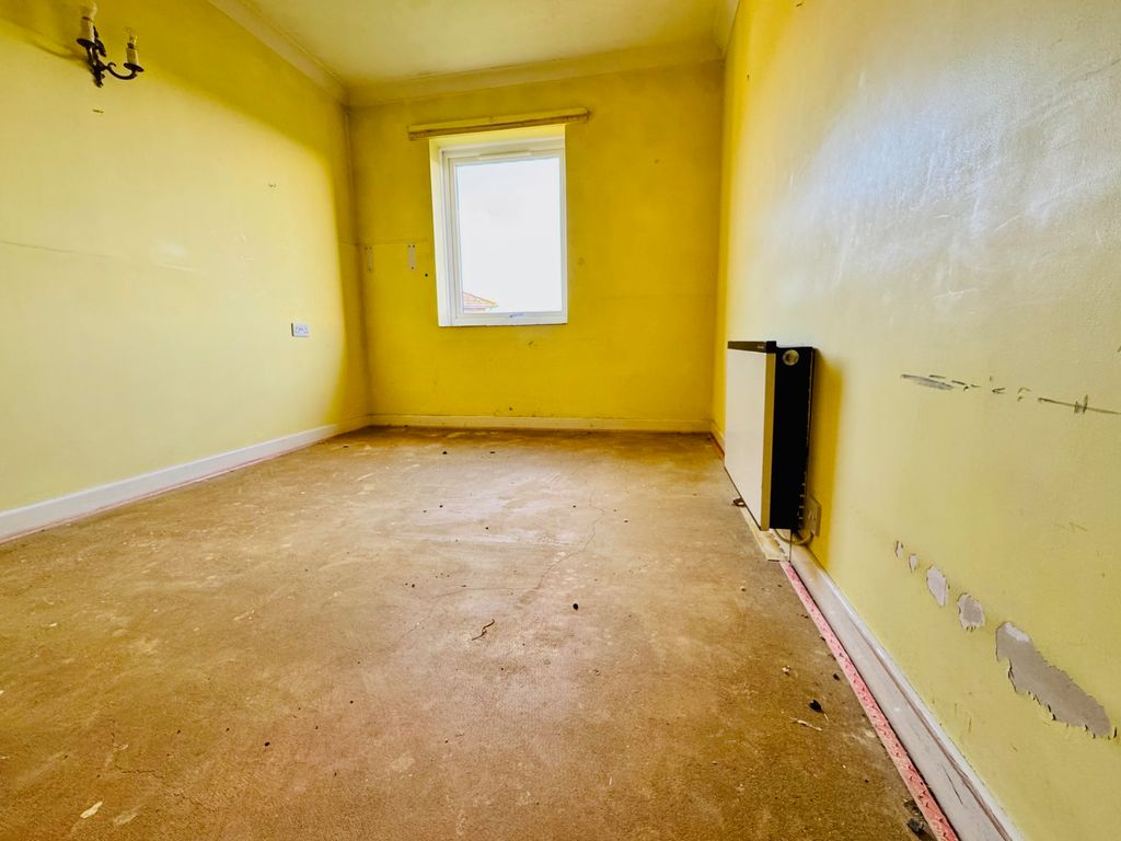 Property photo 2 of 28