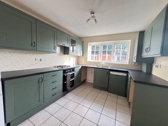Property photo 3 of 16 Kitchen