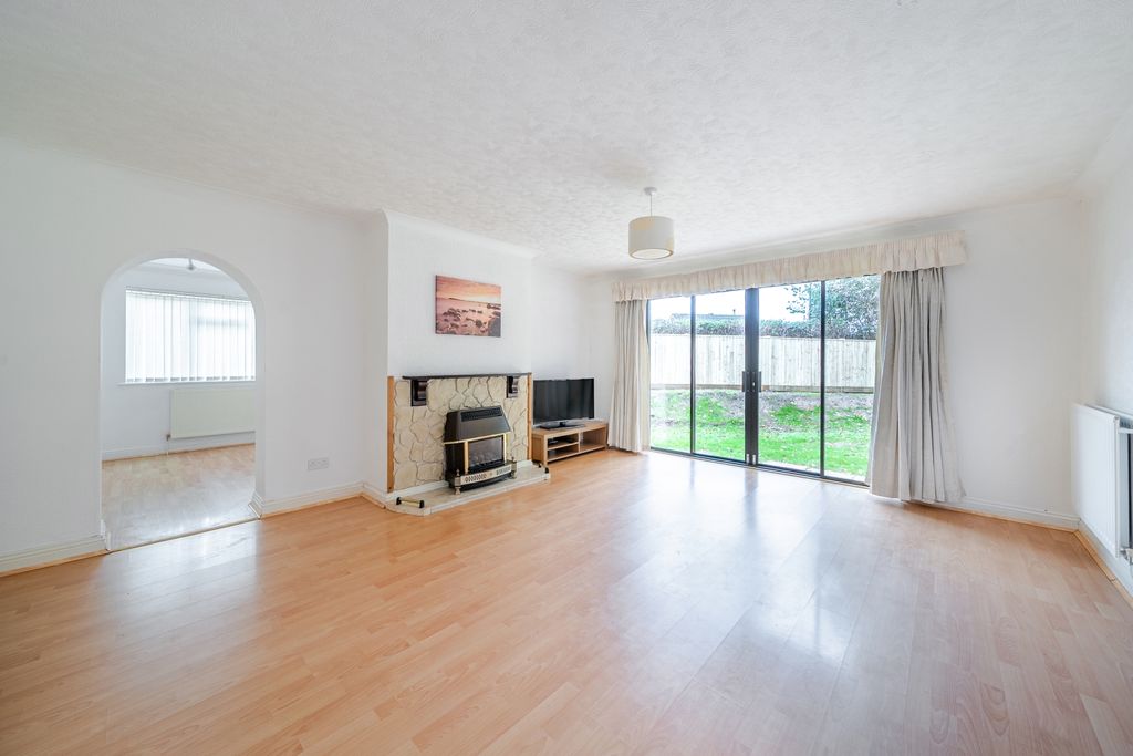 Property photo 2 of 16 1357046-19-68E8F47B438Bc