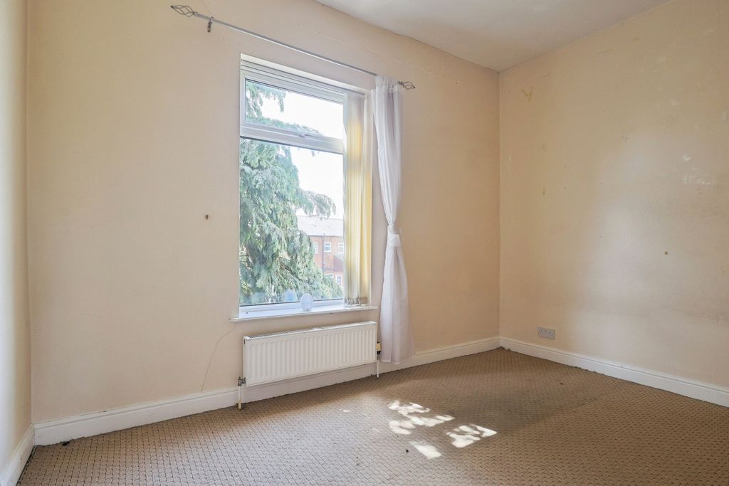 Property photo 2 of 17 Photo