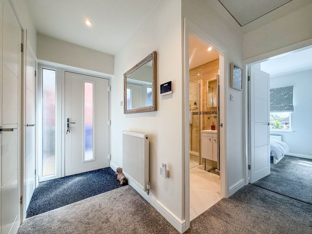 Property photo 3 of 20 Entrance Hallway