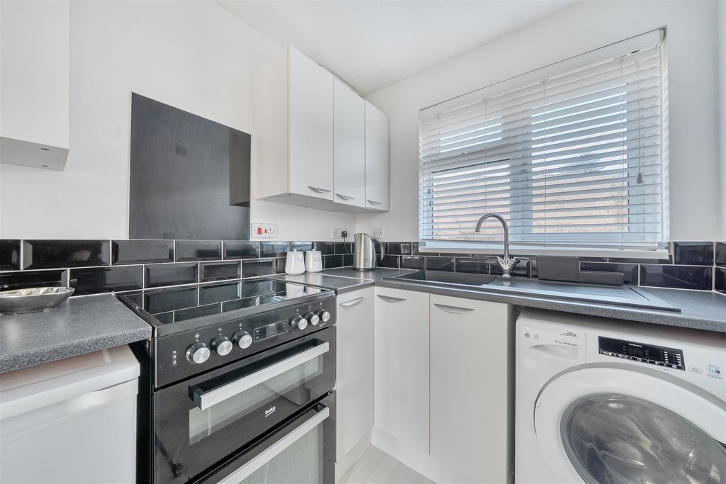 Property photo 3 of 15 Kitchen