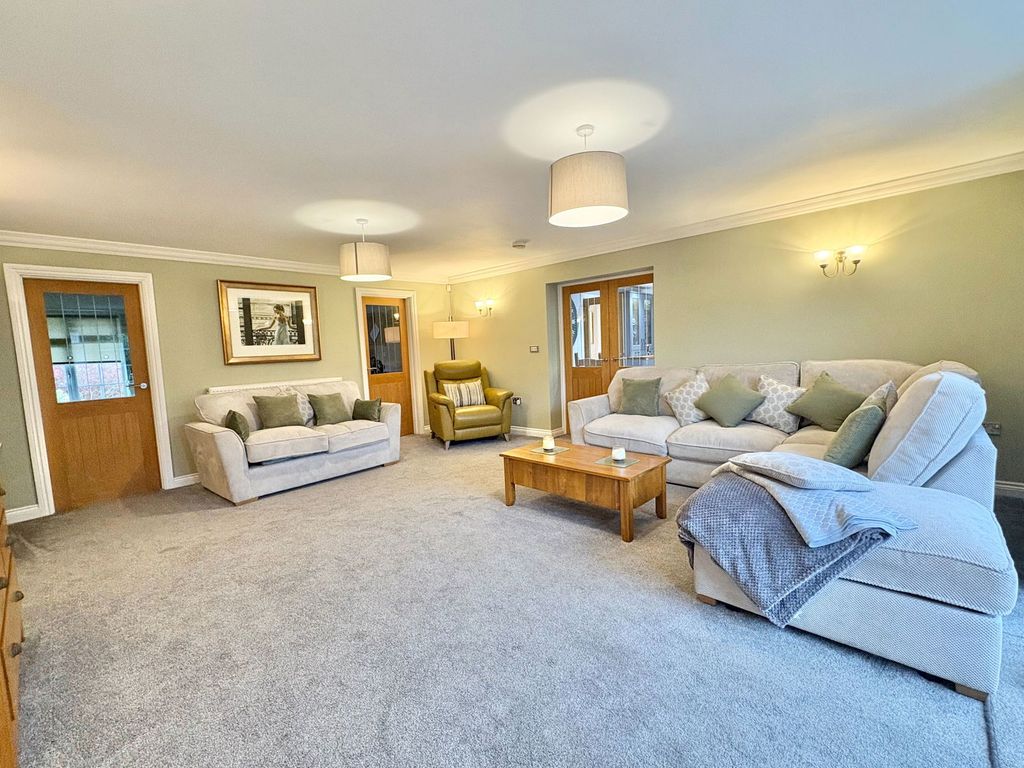 Property photo 3 of 31