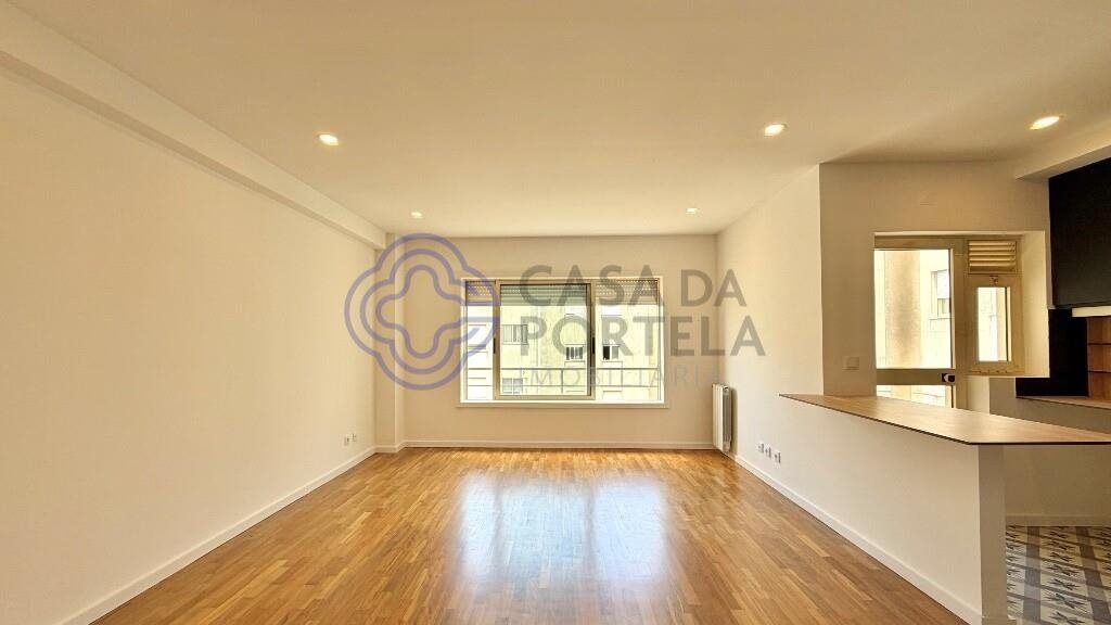 Property photo 1 of 8 1-Bedroom Apartment For Sale