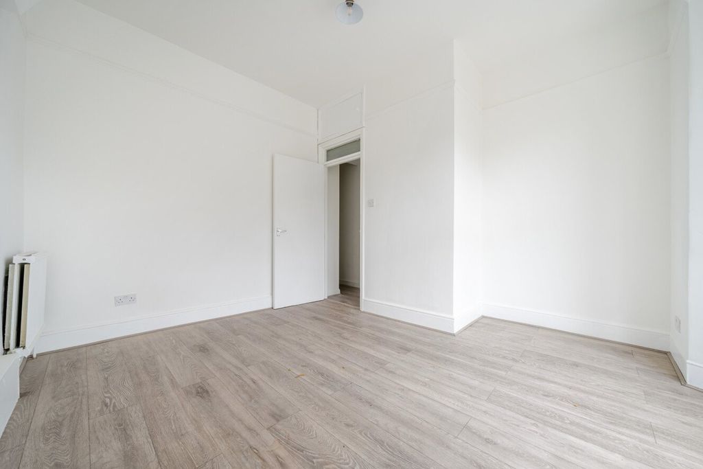 Property photo 2 of 12 Picture No. 11