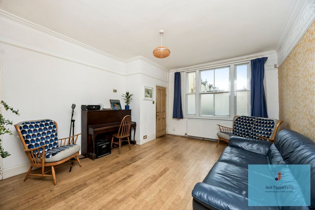 Property photo 3 of 18