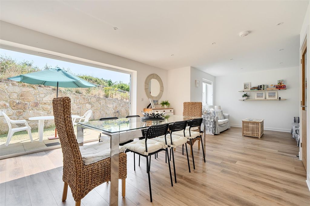 Property photo 2 of 16 Dining Area.Jpg