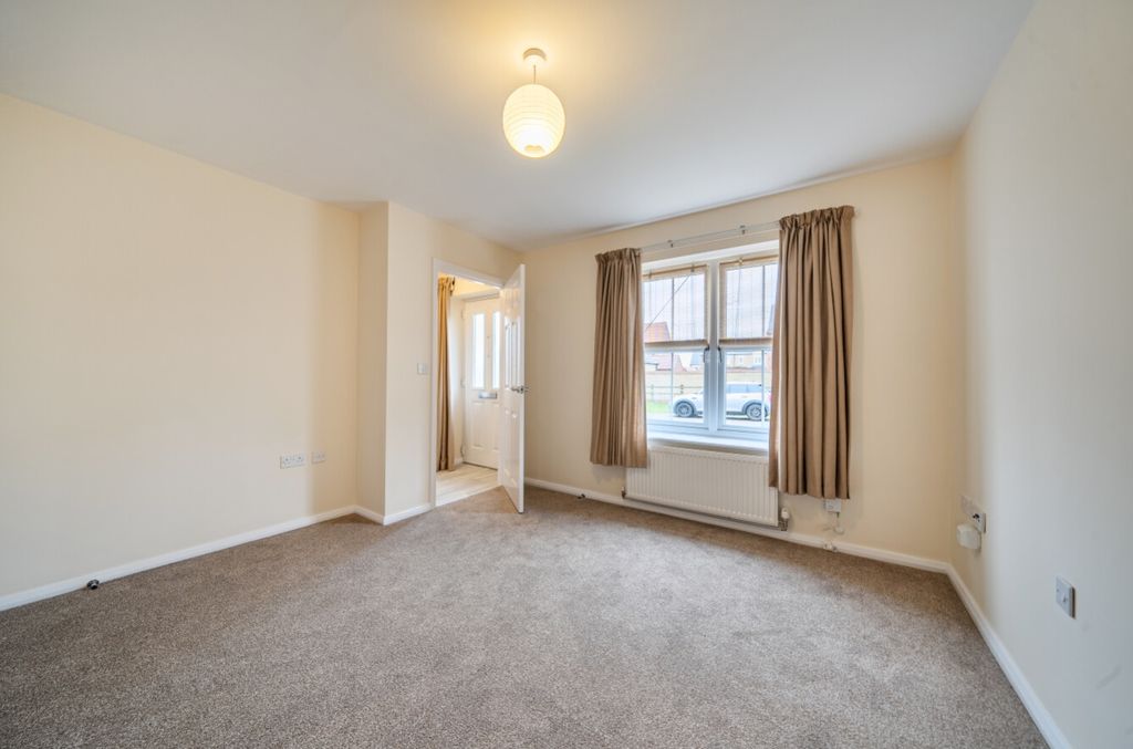 Property photo 3 of 13 1434922-7-69c6660Fb5848