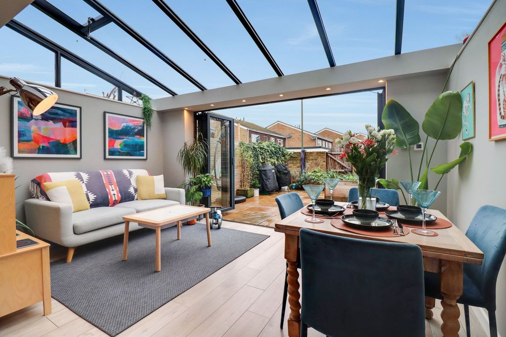 Property photo 2 of 16