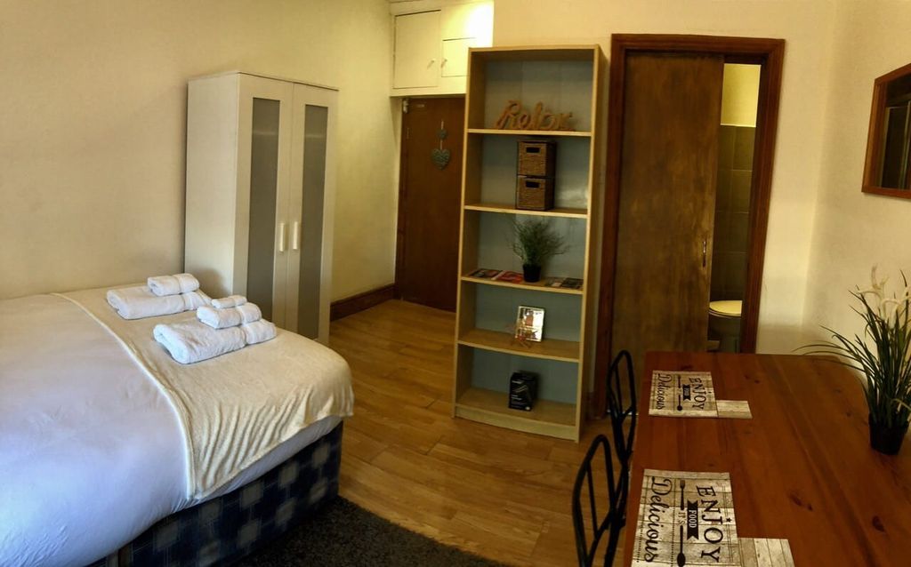Property photo 1 of 6 4464060