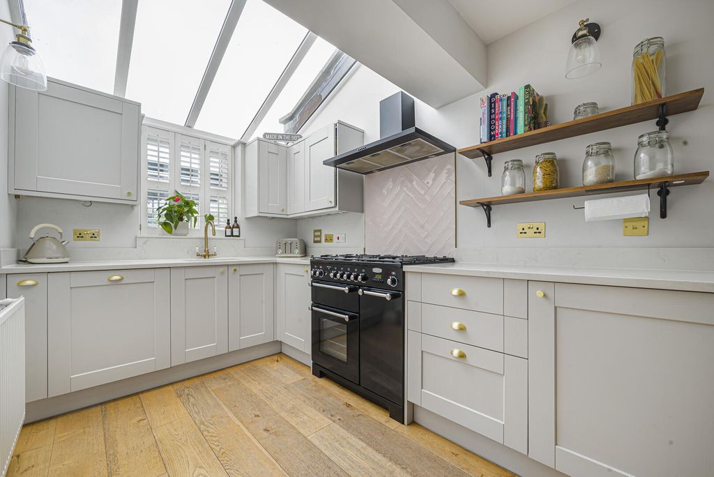 Property photo 2 of 16 Kitchen