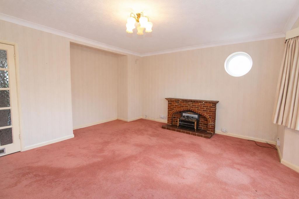 Property photo 3 of 14 Lounge B.Jpg