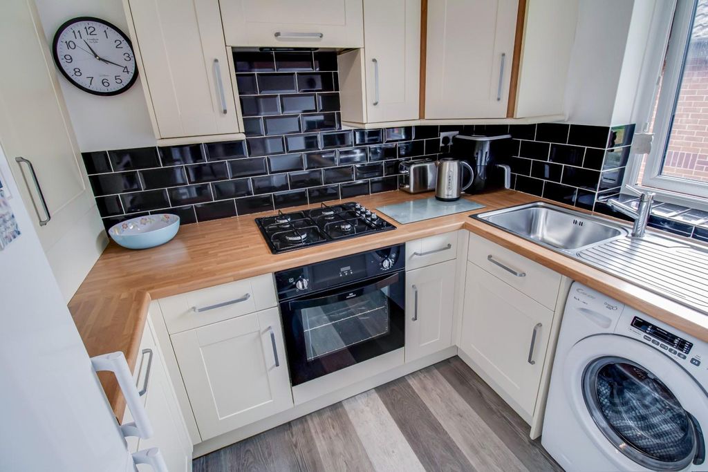 Property photo 2 of 9