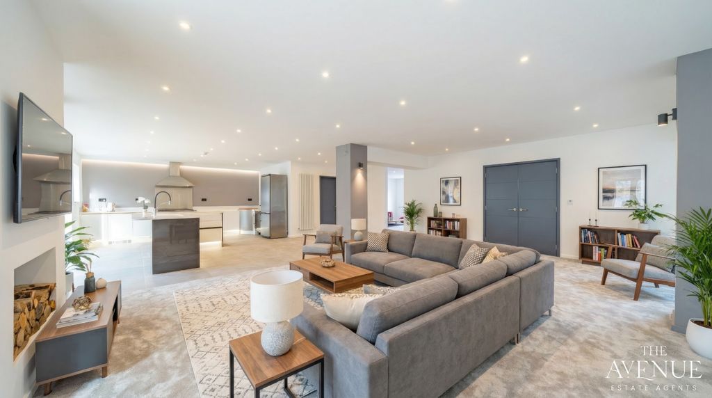 Property photo 2 of 17 4956073