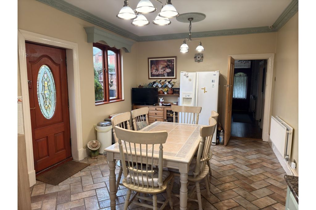 Property photo 3 of 21 Kitchen/Diner