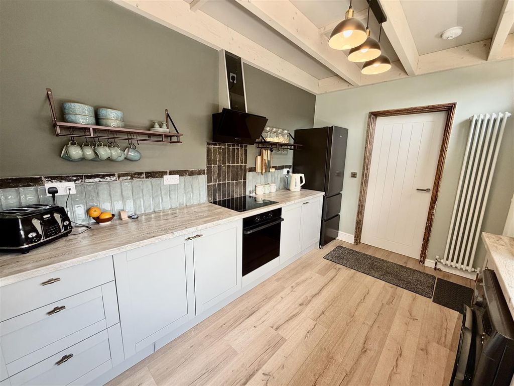 Property photo 2 of 22 Kitchen