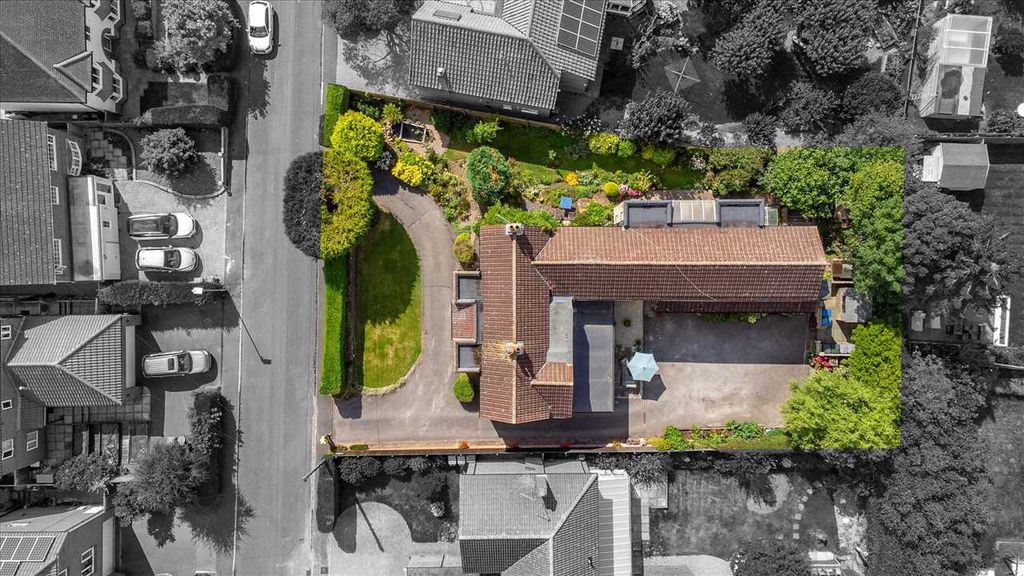 Property photo 2 of 32