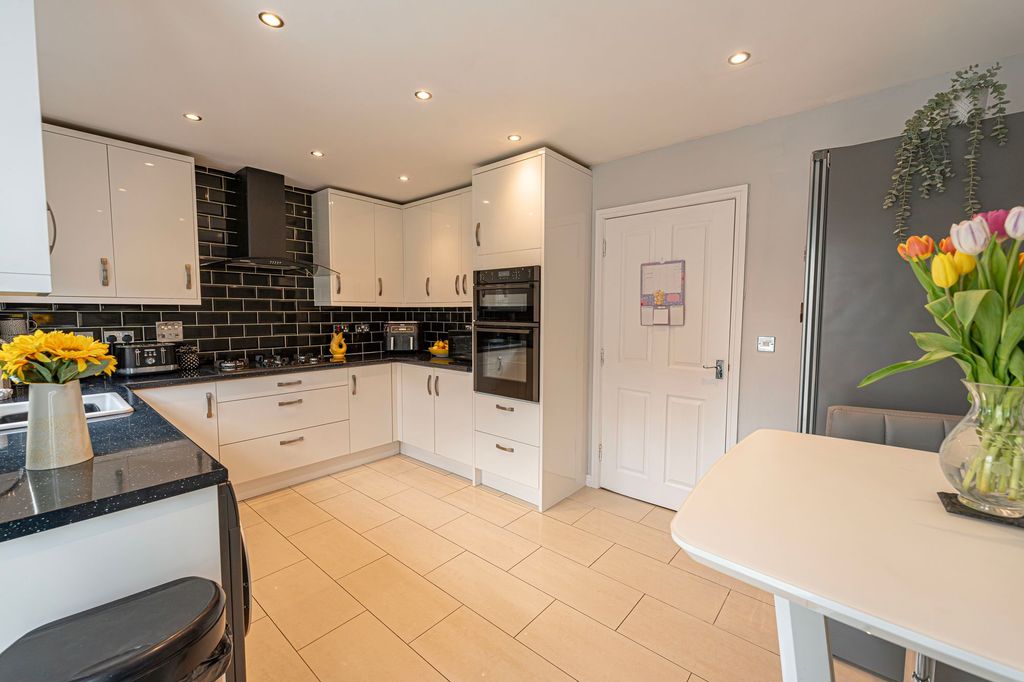 Property photo 2 of 38