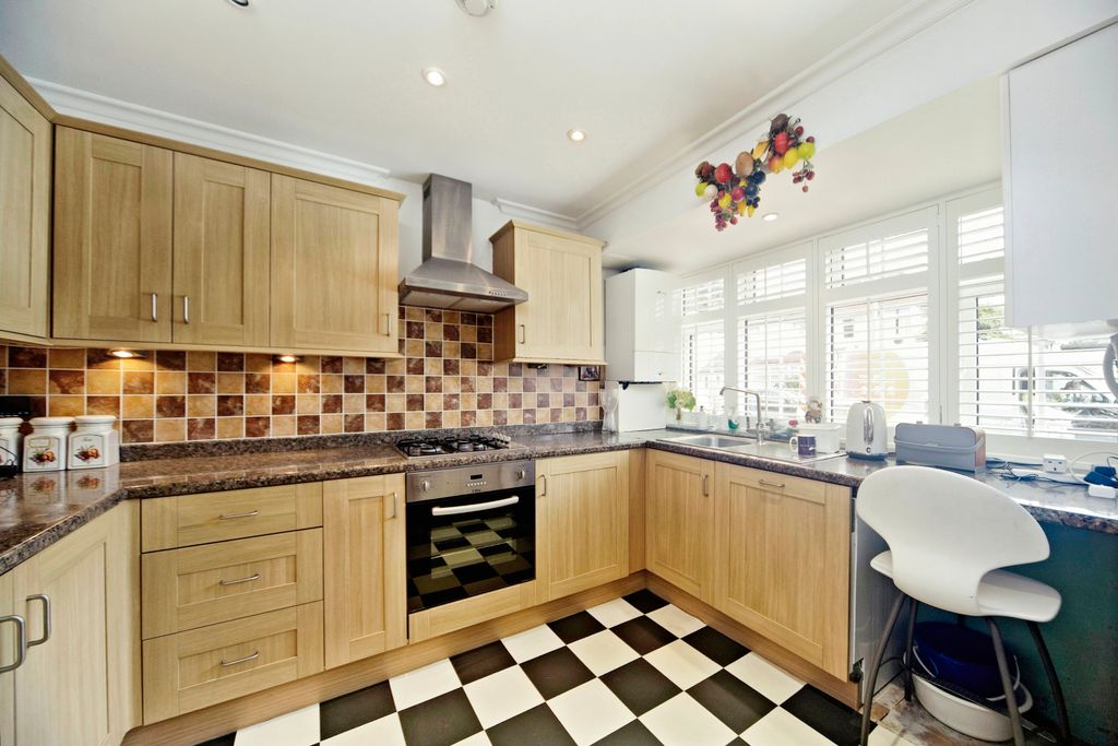 Property photo 2 of 15 Kitchen