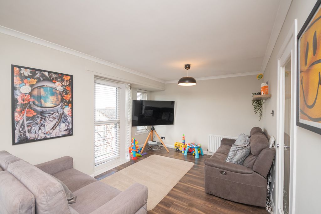 Property photo 2 of 14 Lounge