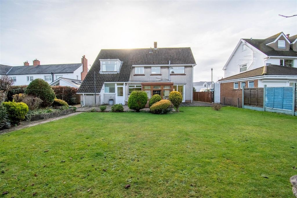 Property photo 2 of 32 Rear Garden