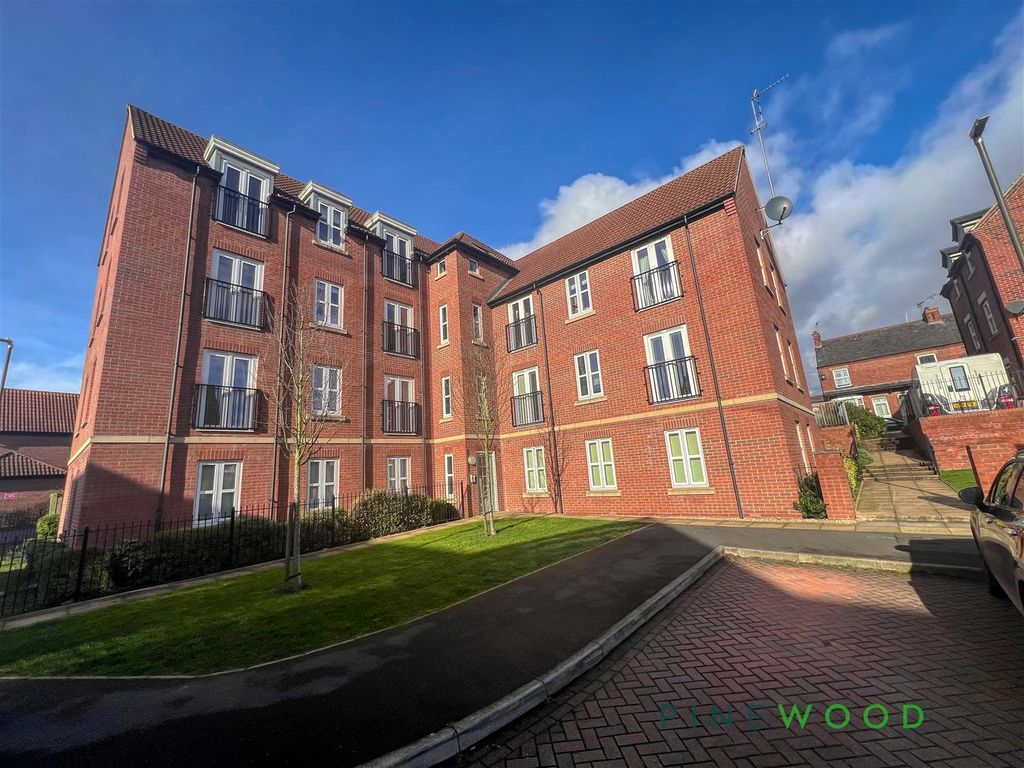 Property photo 1 of 17 Outside