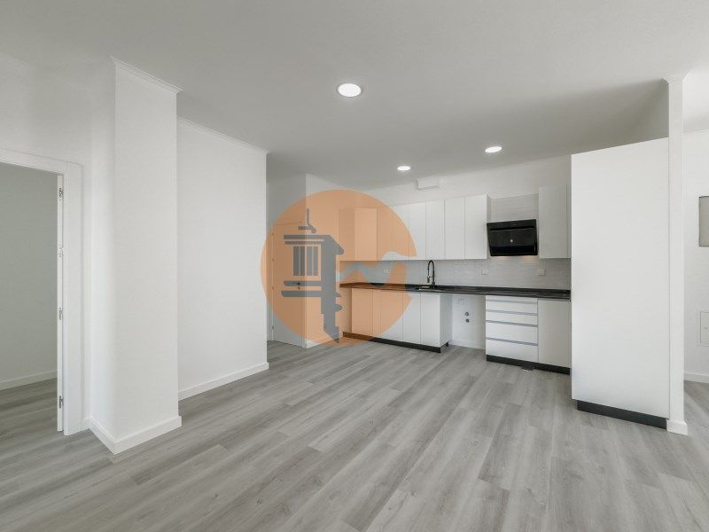 Property photo 1 of 32