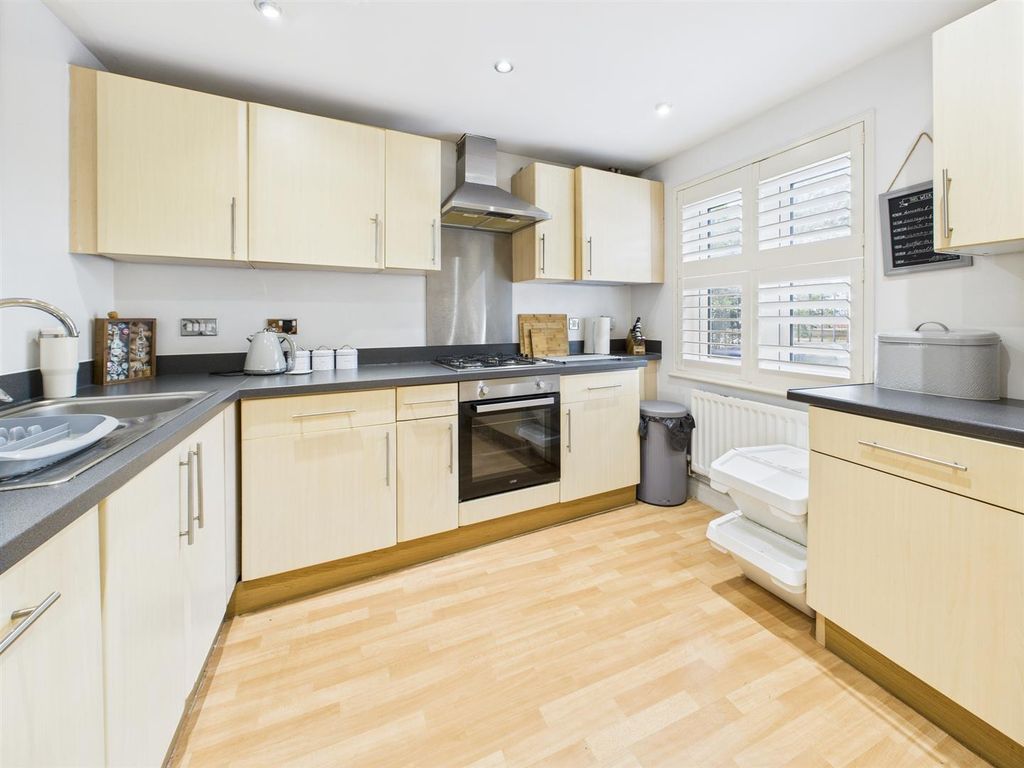 Property photo 2 of 25
