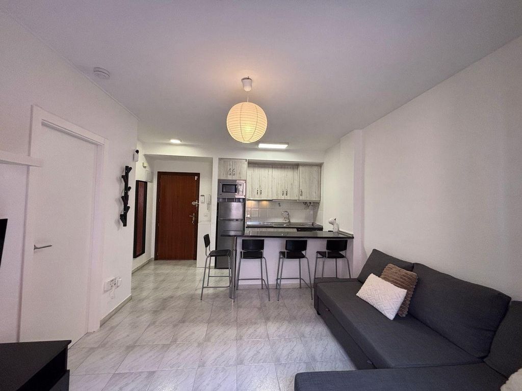 Property photo 2 of 25