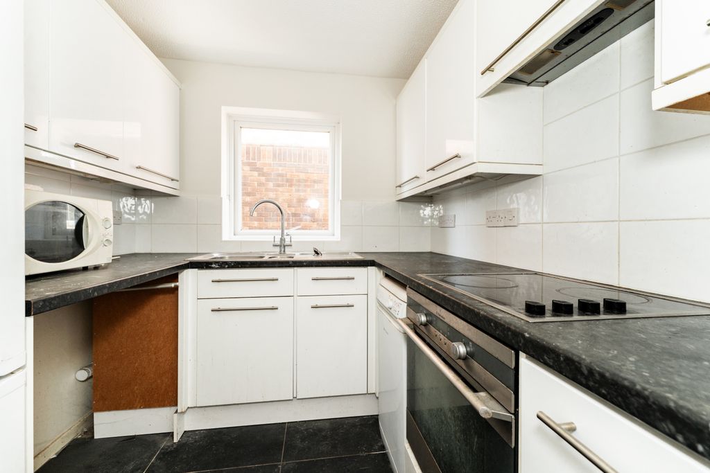 Property photo 3 of 7 Kitchen